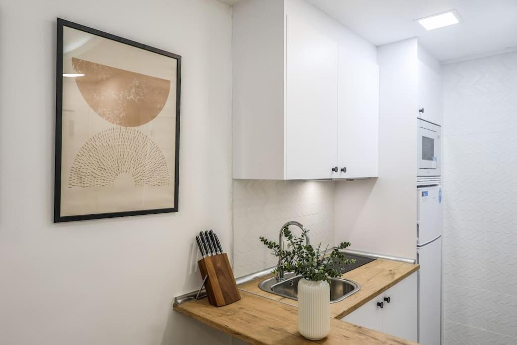 Luxe Apartment In Tetuan Madrid Exterior photo